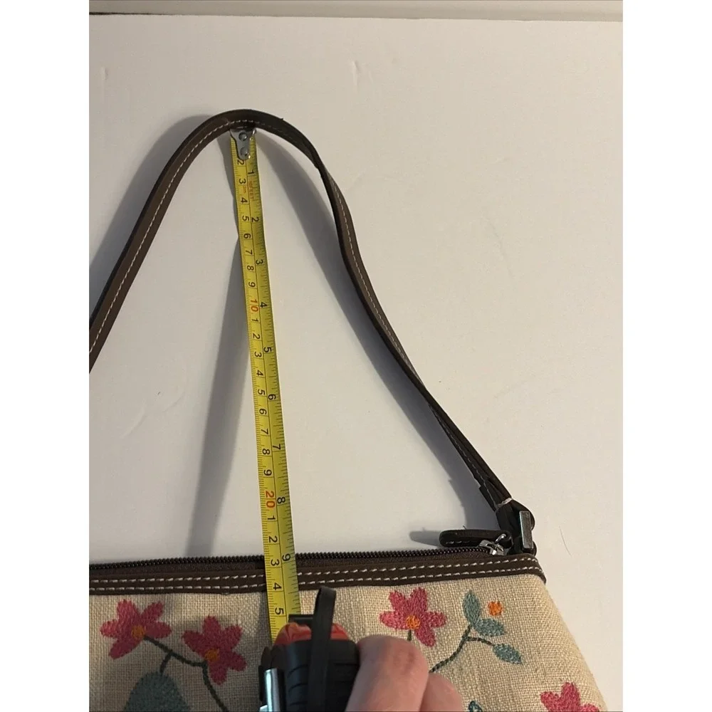 Liz Claiborne zipper closure